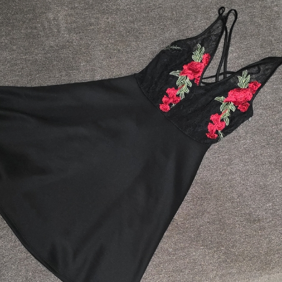 Dresses & Skirts - Elegant Black and Red Floral Lace Embroidered Cocktail Dress Spanish Inspired